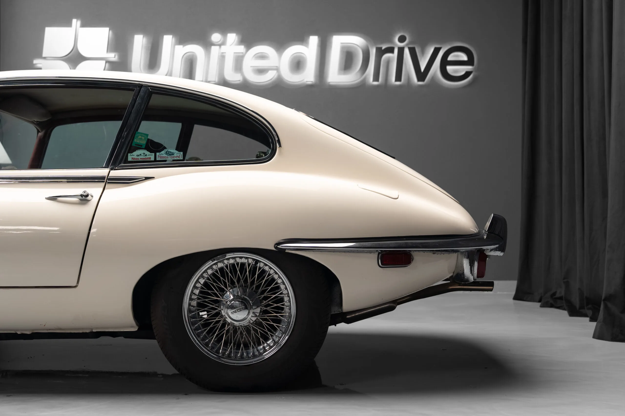 Jaguar E-Type Series 2 2+2, 9/27