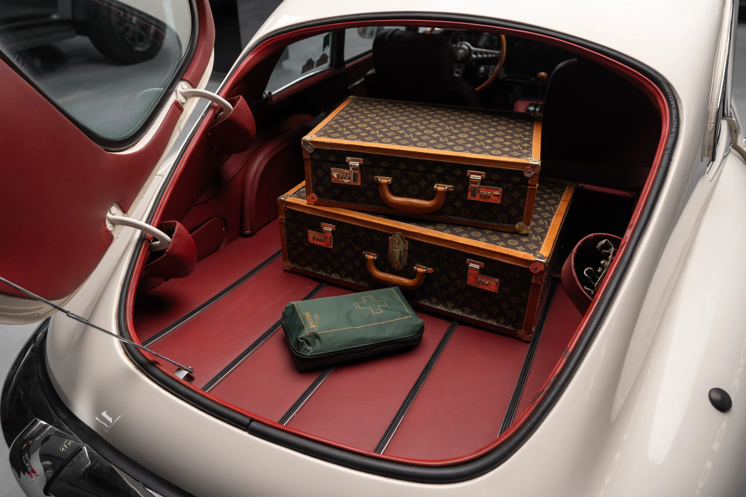 Jaguar E-Type Series 2 2+2, 20/27