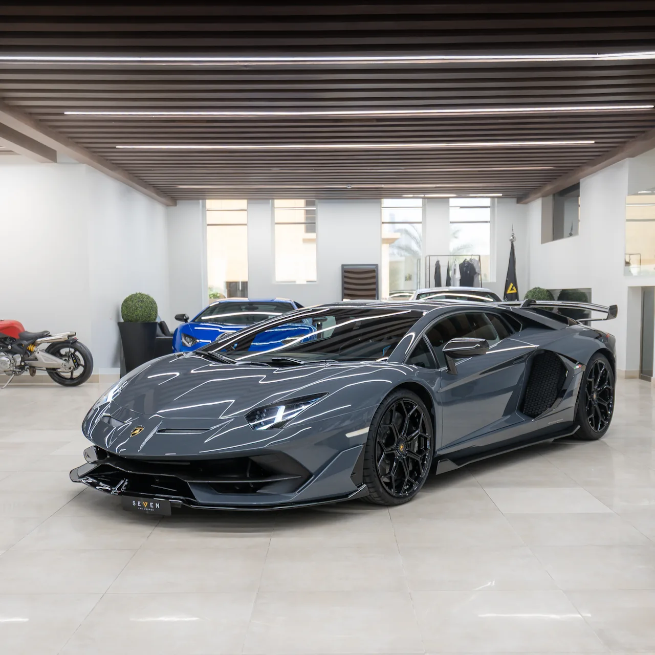 Lamborghini Aventador SVJ angeboten von einem Supersportwagenhändler in Riyadh, Saudi-Arabien, Hauptfoto