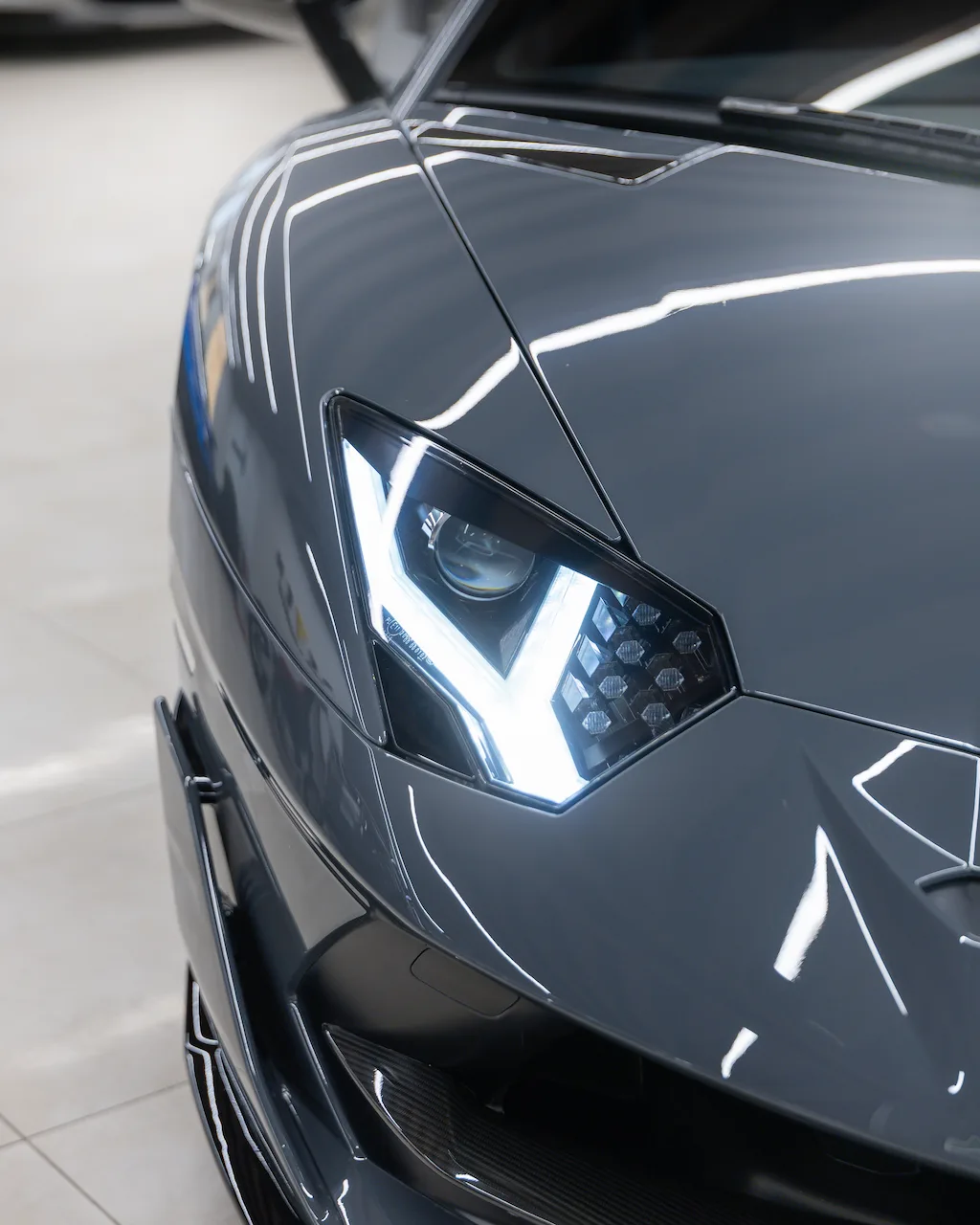 Lamborghini Aventador SVJ angeboten von einem Supersportwagenhändler in Riyadh, Saudi-Arabien, Foto 3 von 20