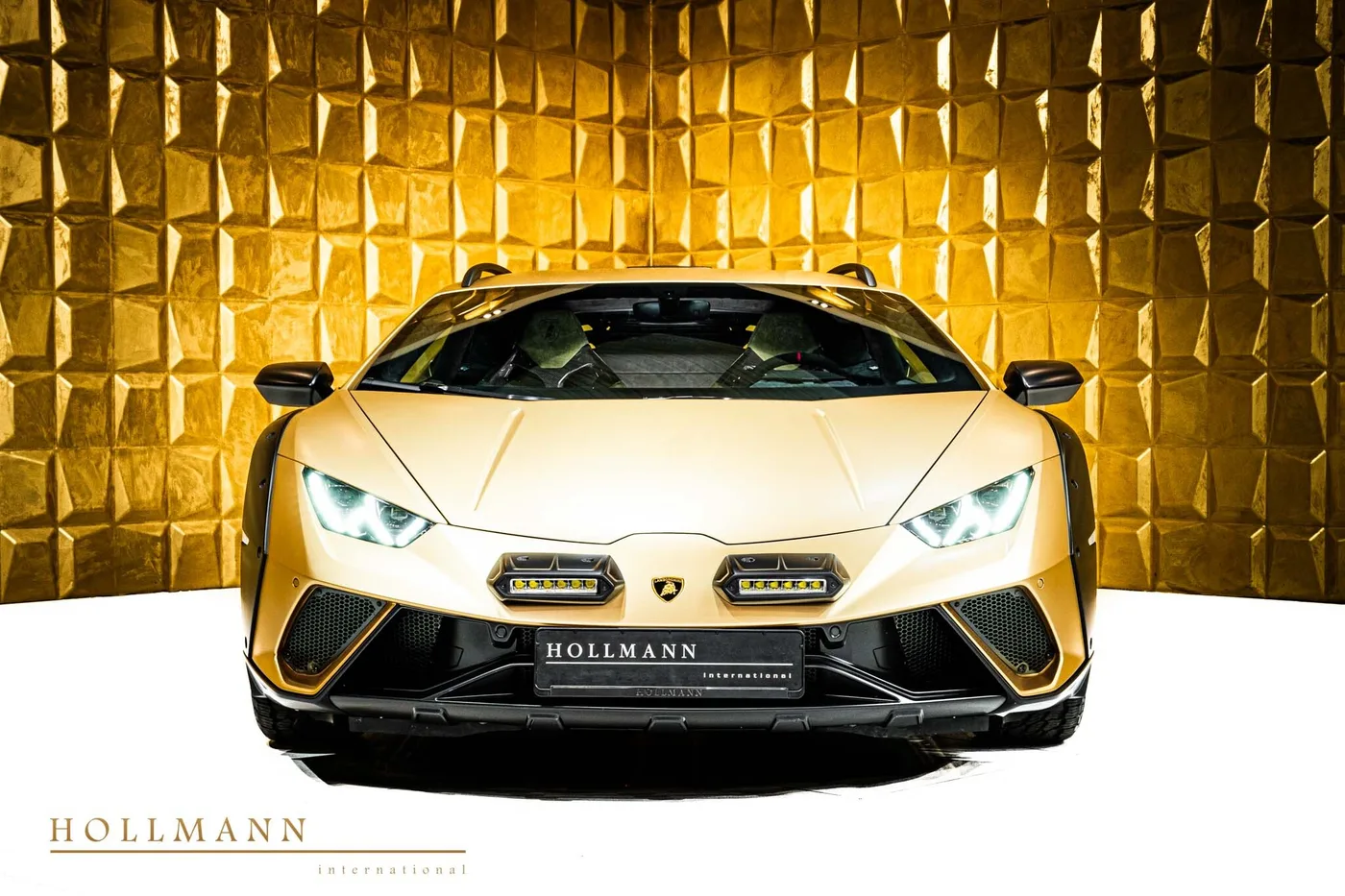 Lamborghini Huracán Sterrato offered by a specialist dealer in Stuhr, Germany, photo 3 of 8