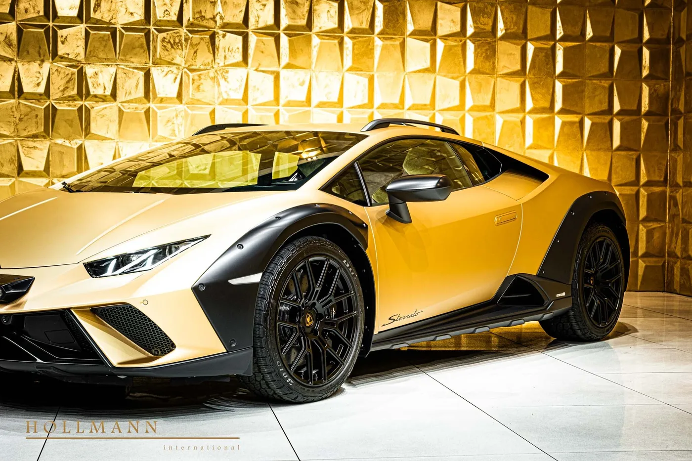Lamborghini Huracán Sterrato offered by a specialist dealer in Stuhr, Germany, photo 4 of 8