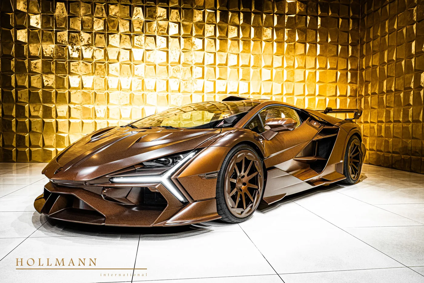 Lamborghini Revuelto proposée par un concessionnaire spécialisé à Stuhr, Allemagne, photo 4 sur 8