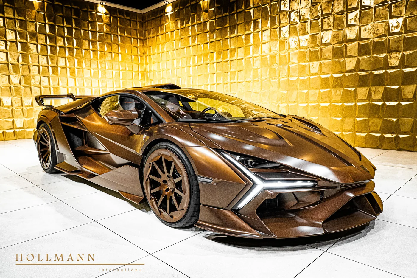 Lamborghini Revuelto proposée par un concessionnaire spécialisé à Stuhr, Allemagne, photo 6 sur 8
