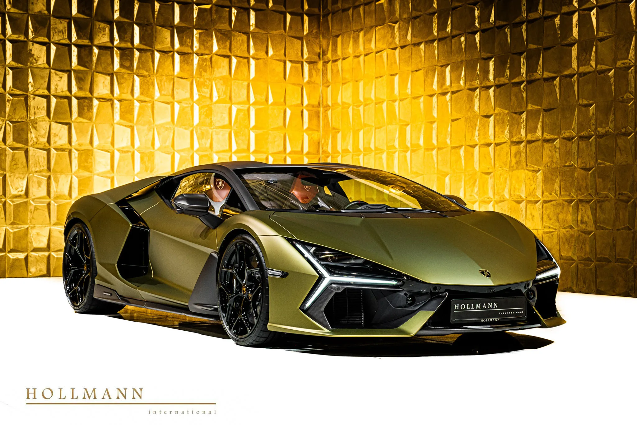 Lamborghini Revuelto offered by a specialist dealer in Stuhr, Germany, main photo