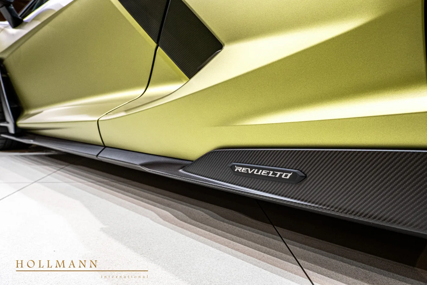 Lamborghini Revuelto offered by a specialist dealer in Stuhr, Germany, photo 5 of 8