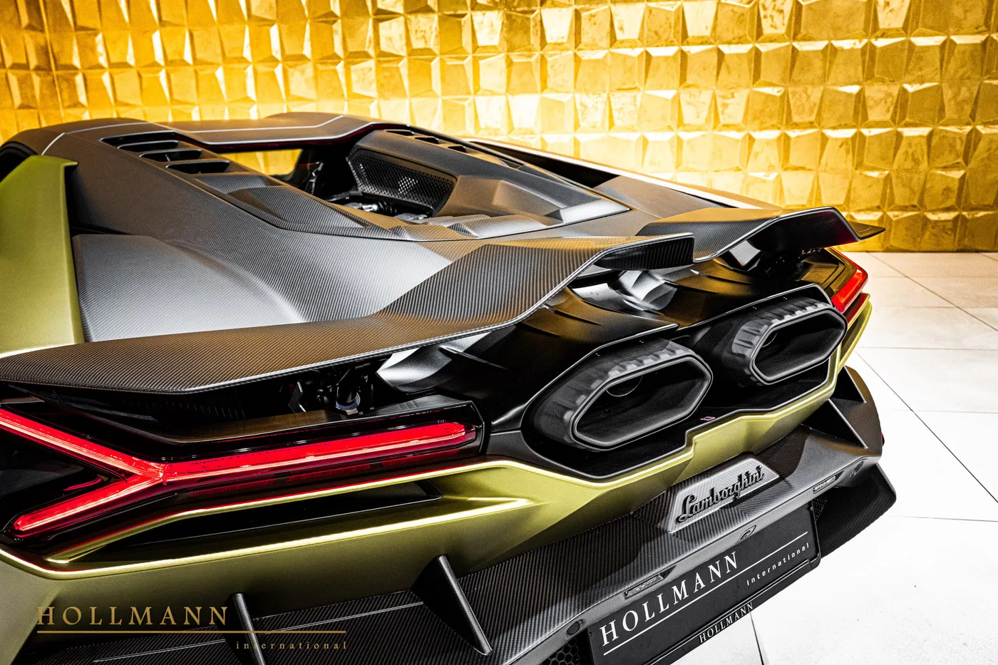 Lamborghini Revuelto offered by a specialist dealer in Stuhr, Germany, photo 6 of 8