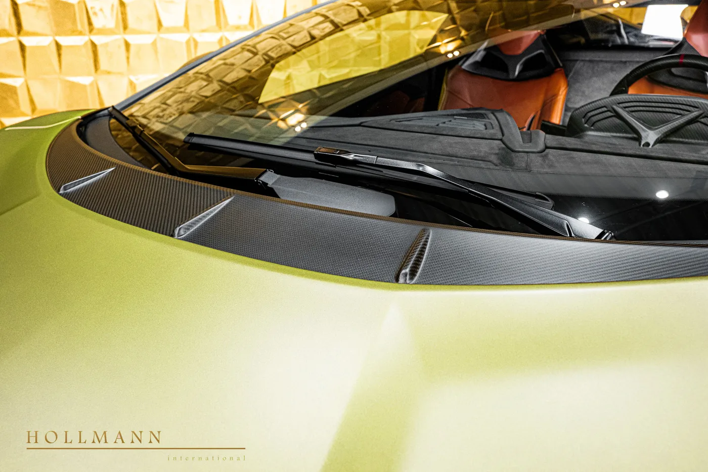 Lamborghini Revuelto offered by a specialist dealer in Stuhr, Germany, photo 7 of 8