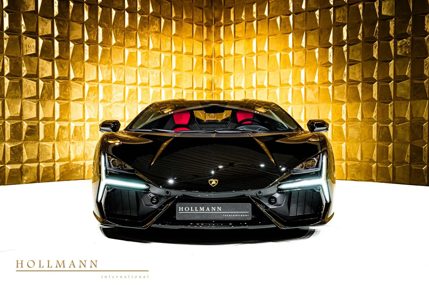 Lamborghini Revuelto offered by a specialist dealer in Stuhr, Germany, photo 2 of 8