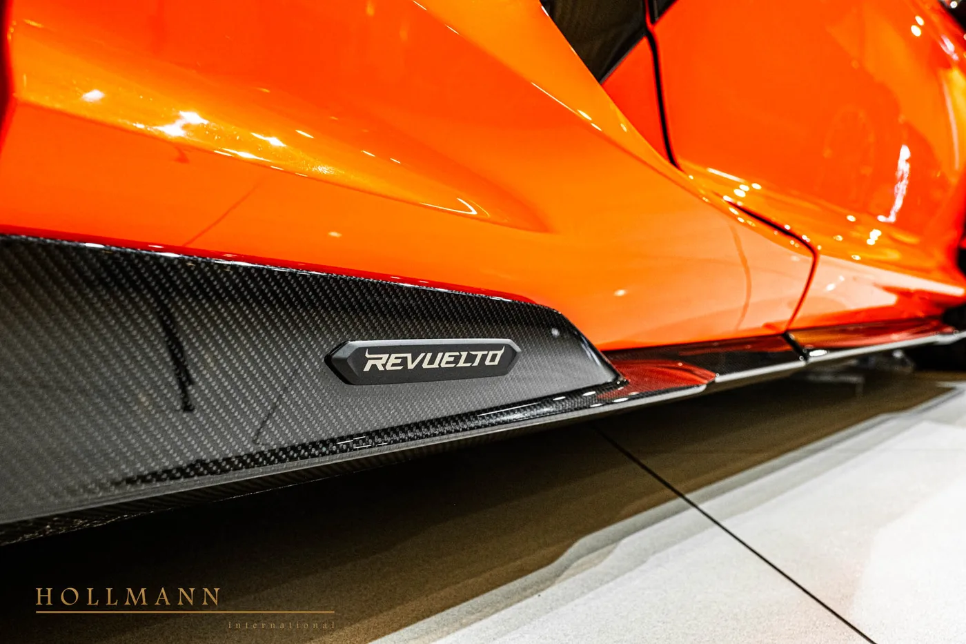 Lamborghini Revuelto offered by a specialist dealer in Stuhr, Germany, photo 8 of 8
