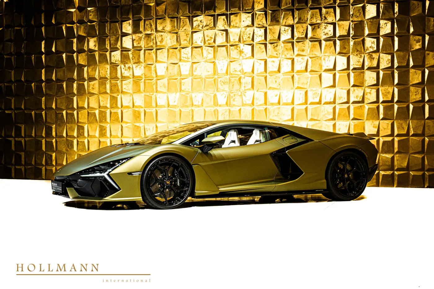 Lamborghini Revuelto offered by a specialist dealer in Stuhr, Germany, photo 3 of 8