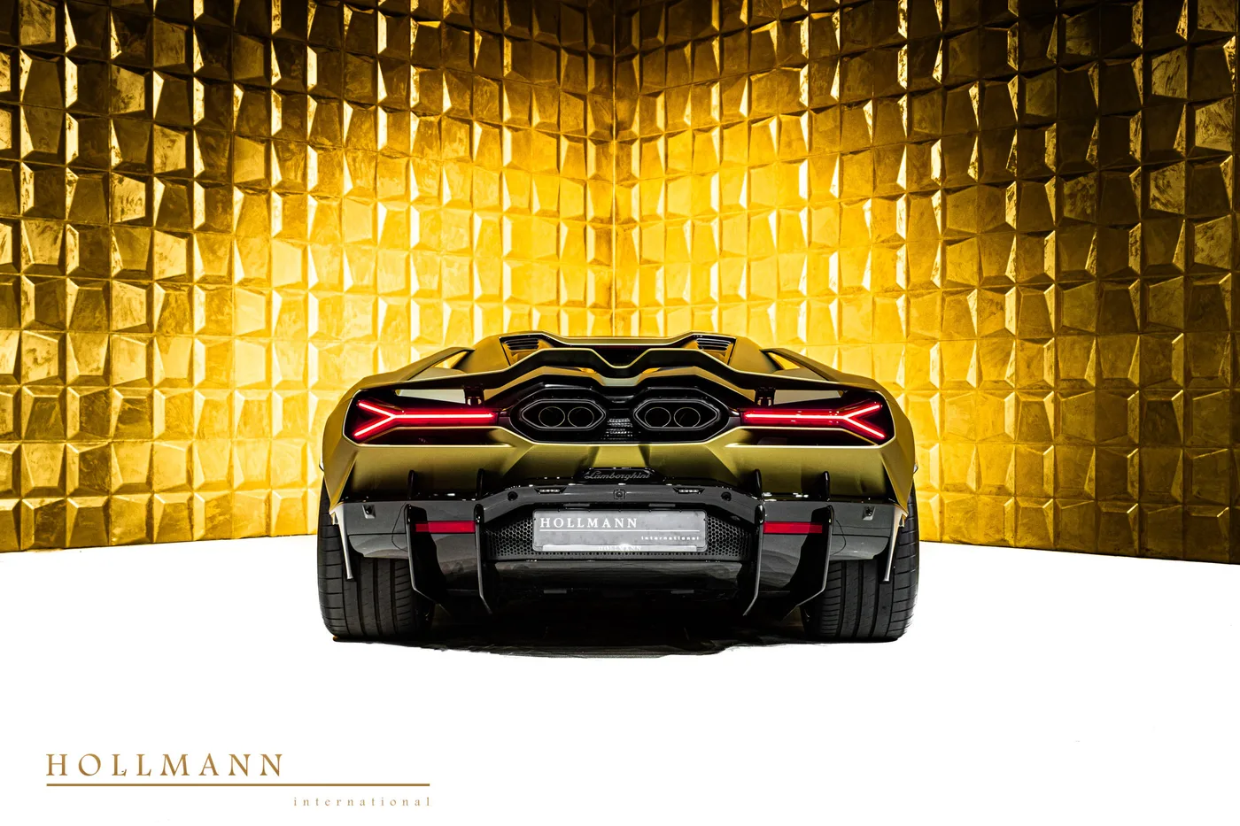 Lamborghini Revuelto offered by a specialist dealer in Stuhr, Germany, photo 5 of 8