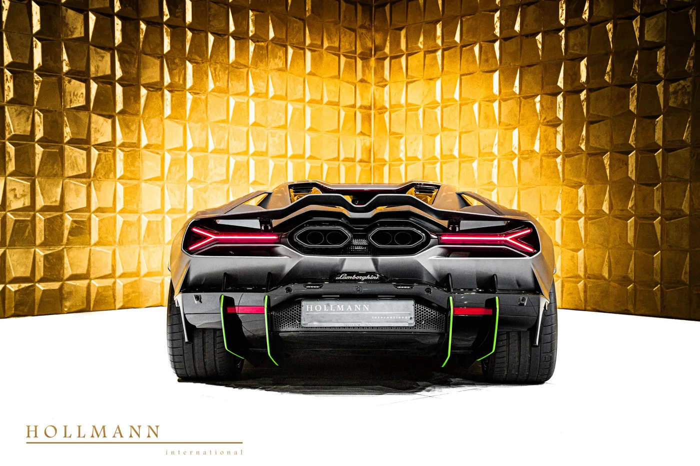 Lamborghini Revuelto offered by a specialist dealer in Stuhr, Germany, photo 4 of 8
