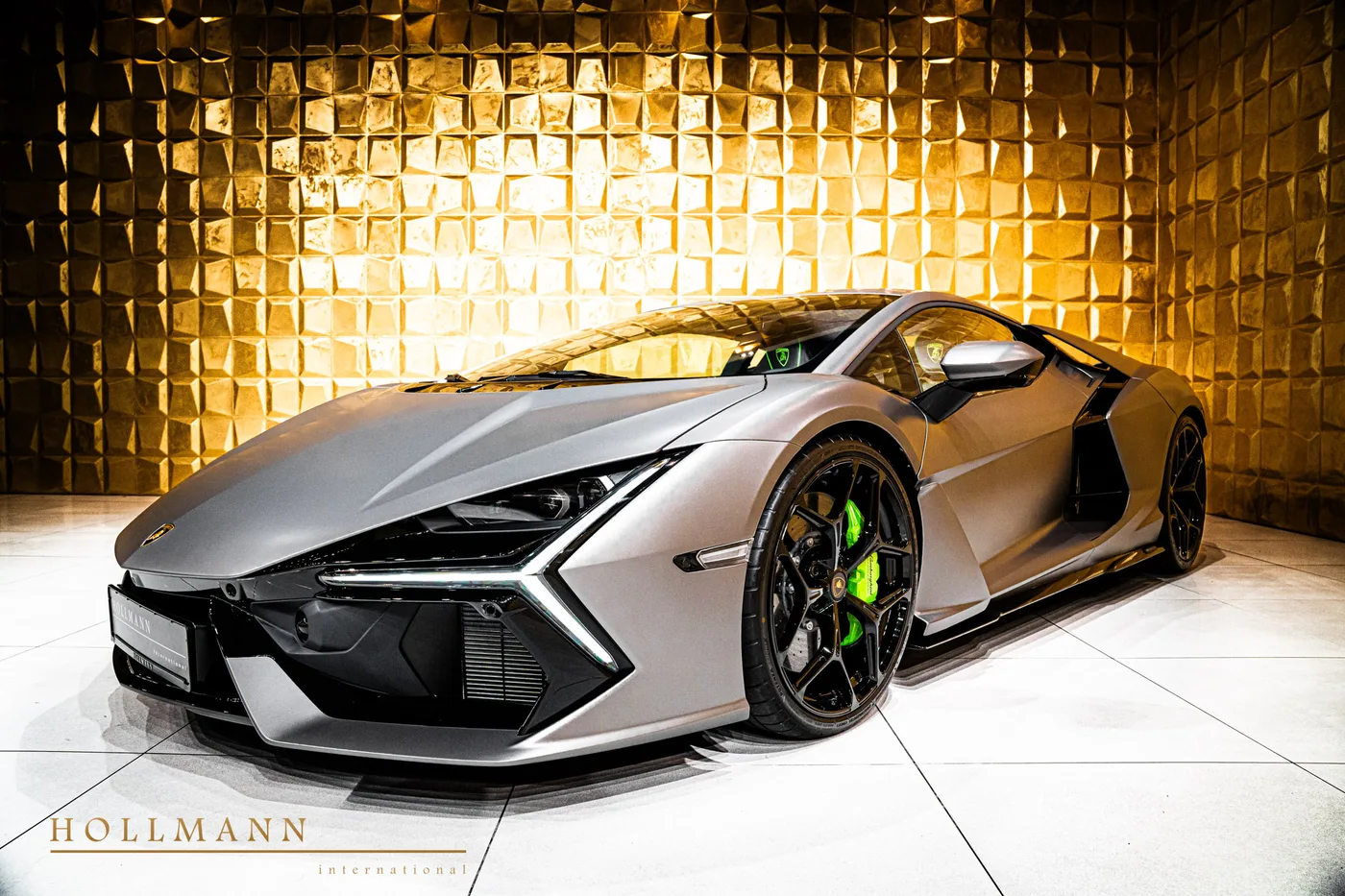 Lamborghini Revuelto offered by a specialist dealer in Stuhr, Germany, photo 8 of 8