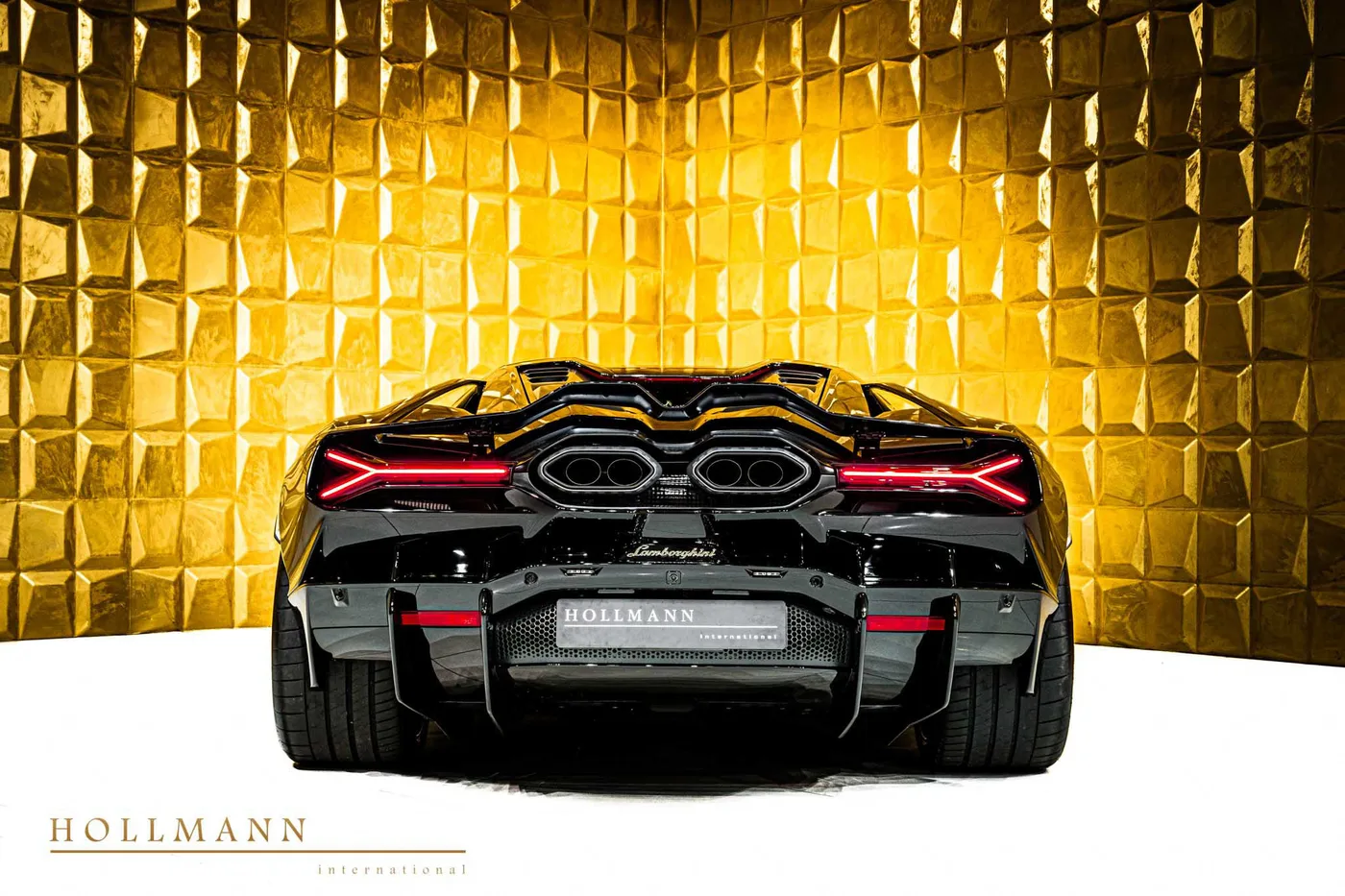 Lamborghini Revuelto offered by a specialist dealer in Stuhr, Germany, photo 4 of 8