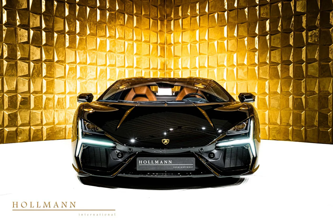 Lamborghini Revuelto offered by a specialist dealer in Stuhr, Germany, photo 7 of 8