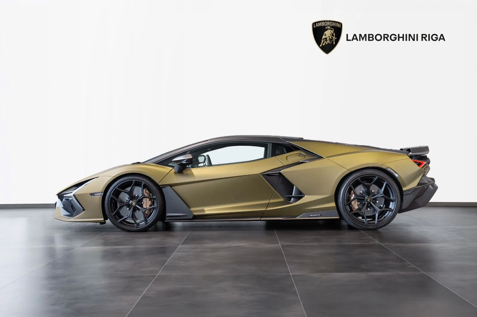 Lamborghini Revuelto, 2/30