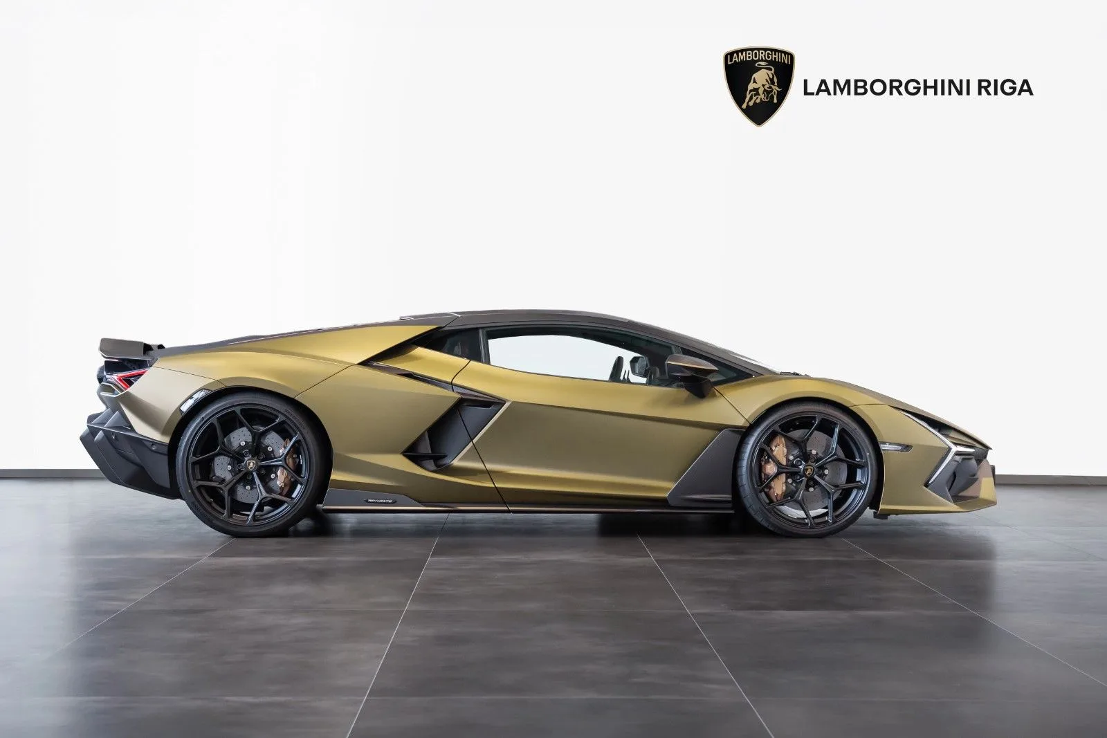 Lamborghini Revuelto, 6/30
