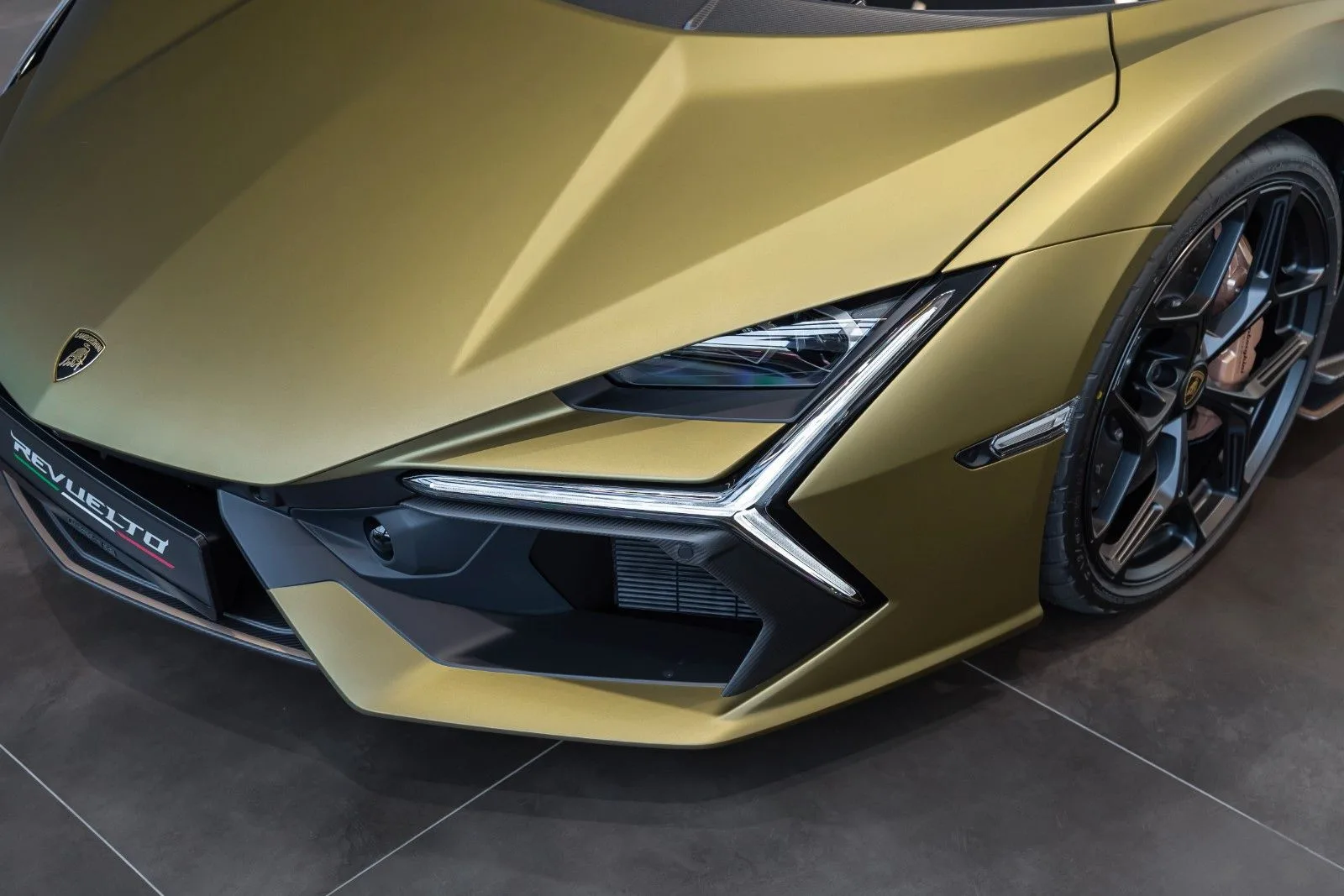 Lamborghini Revuelto, 12/30