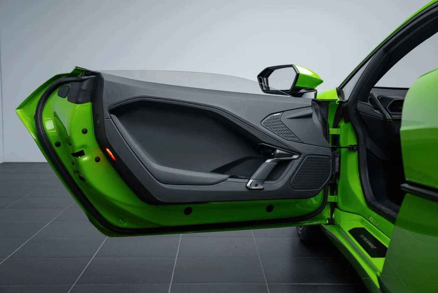 Lamborghini Temerario offered by a specialist dealer in Putzbrunn, Germany, photo 7 of 15
