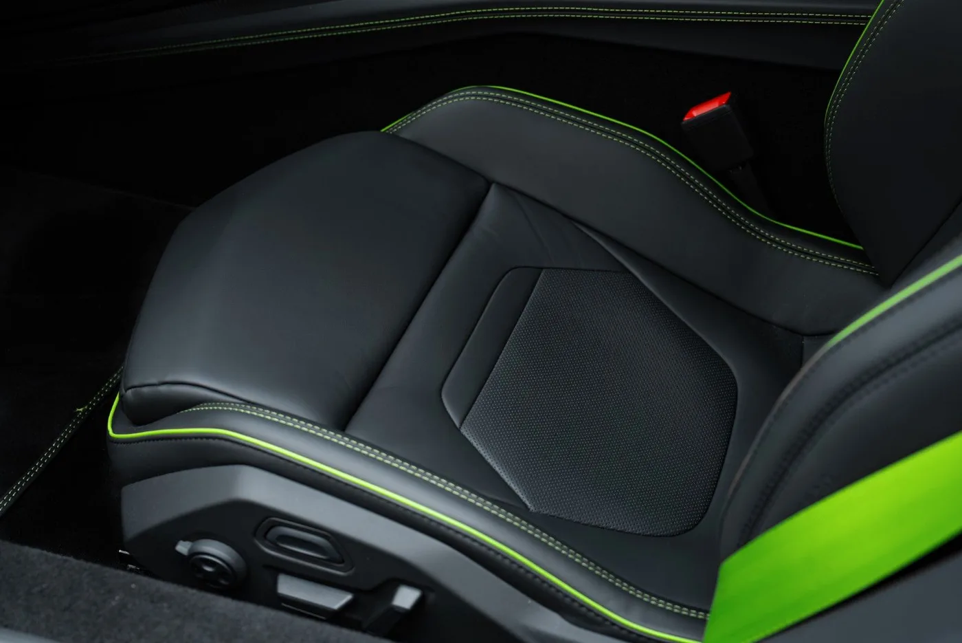 Lamborghini Temerario offered by a specialist dealer in Putzbrunn, Germany, photo 14 of 15
