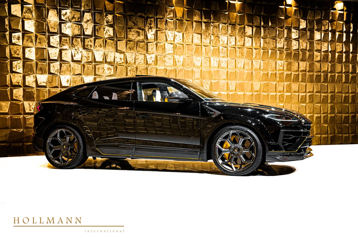 Lamborghini Urus SE proposée par un concessionnaire spécialisé à Stuhr, Allemagne, photo 2 sur 8