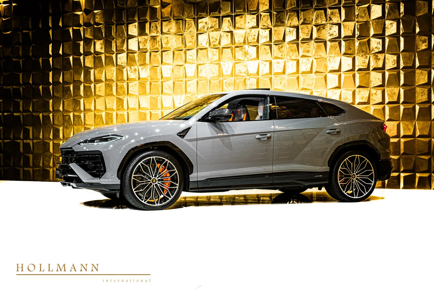 Lamborghini Urus SE proposée par un concessionnaire spécialisé à Stuhr, Allemagne, photo 3 sur 8