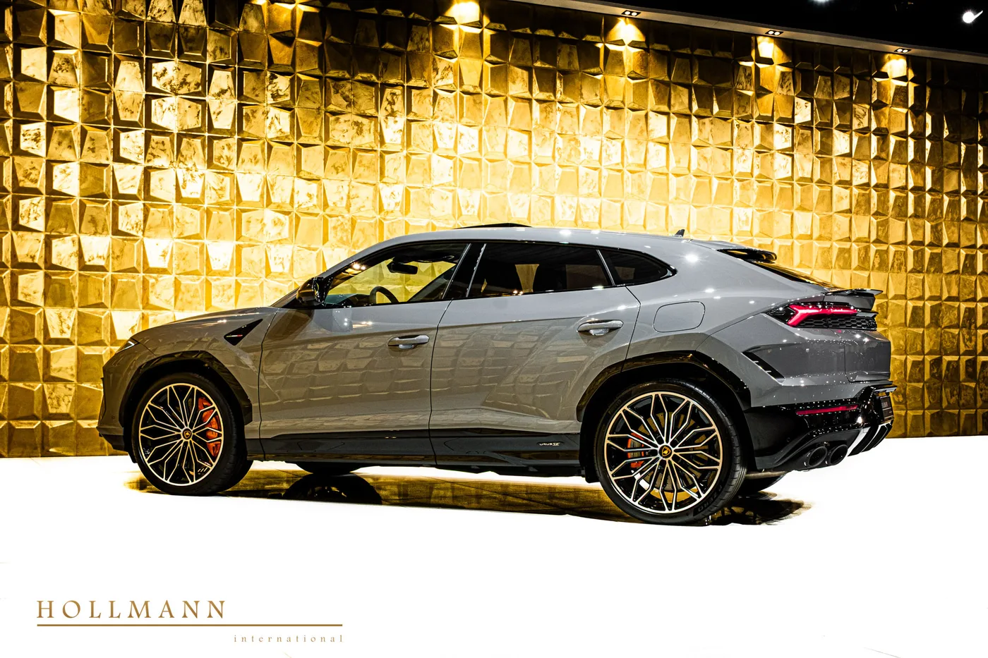 Lamborghini Urus SE proposée par un concessionnaire spécialisé à Stuhr, Allemagne, photo 5 sur 8
