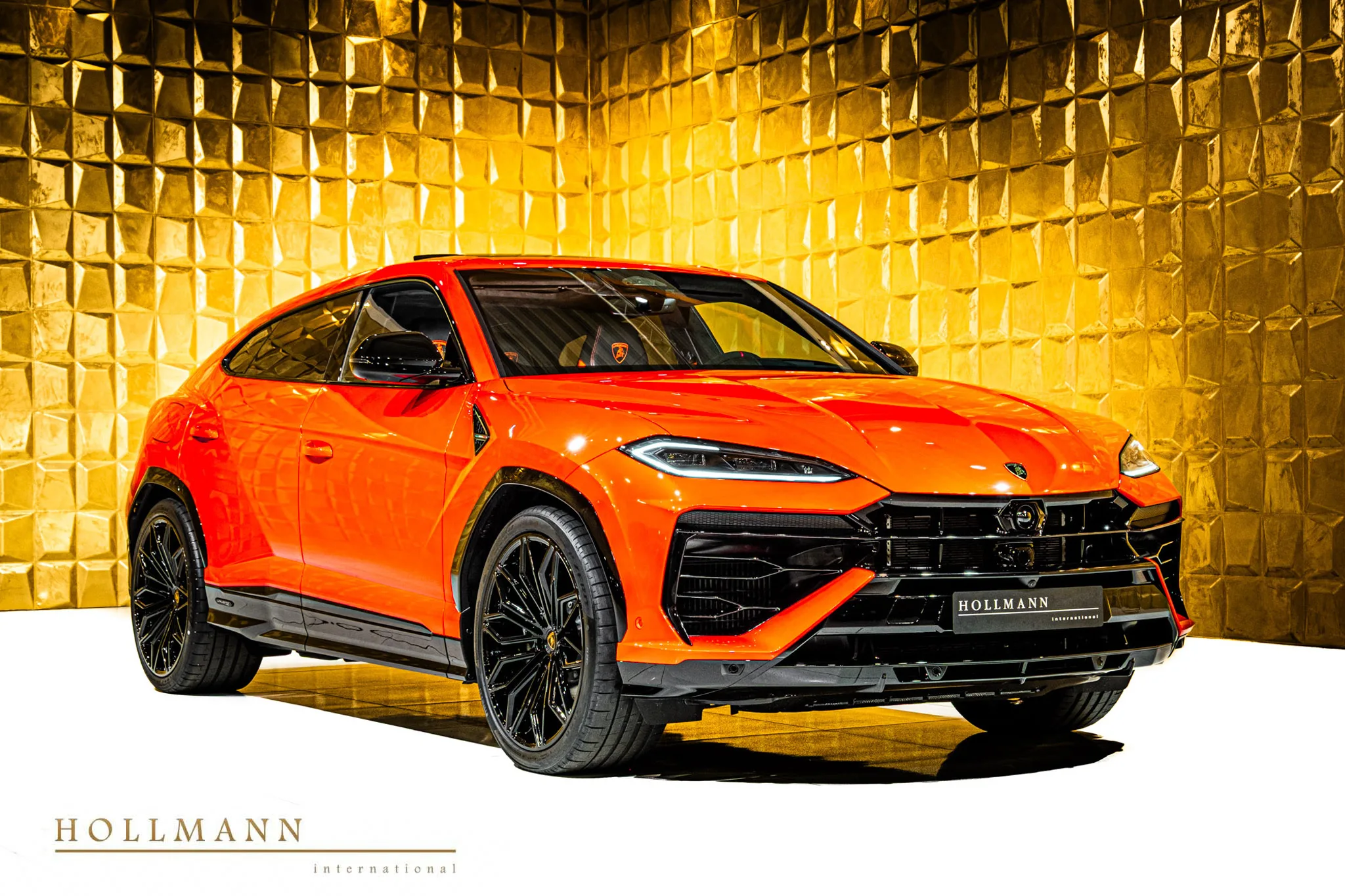 Lamborghini Urus SE proposée par un concessionnaire spécialisé à Stuhr, Allemagne, photo principale