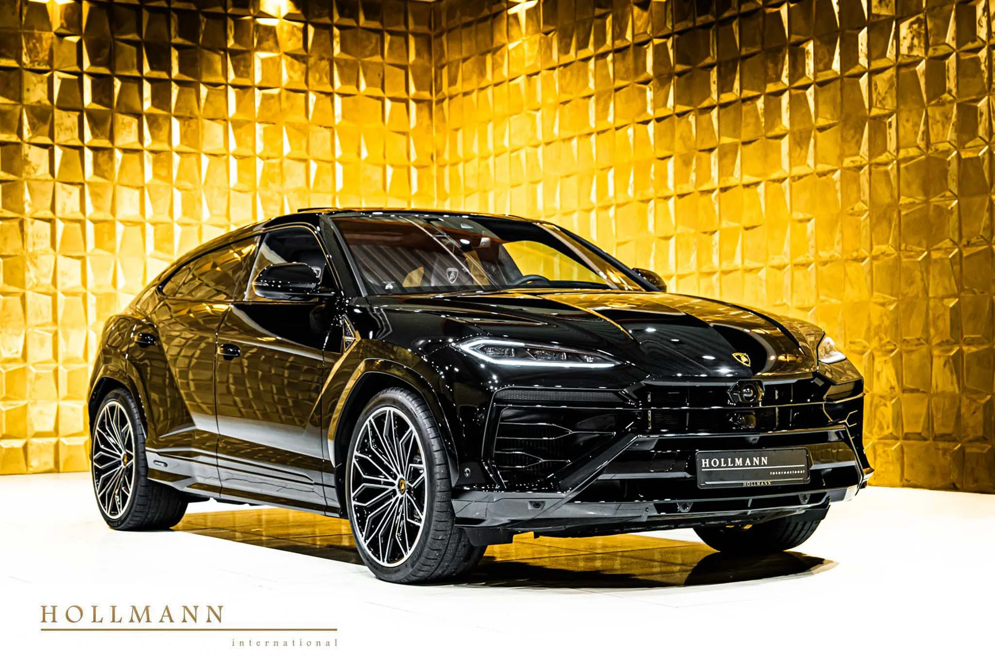 Lamborghini Urus SE angeboten von einem Fachhändler in Stuhr, Deutschland, Hauptfoto