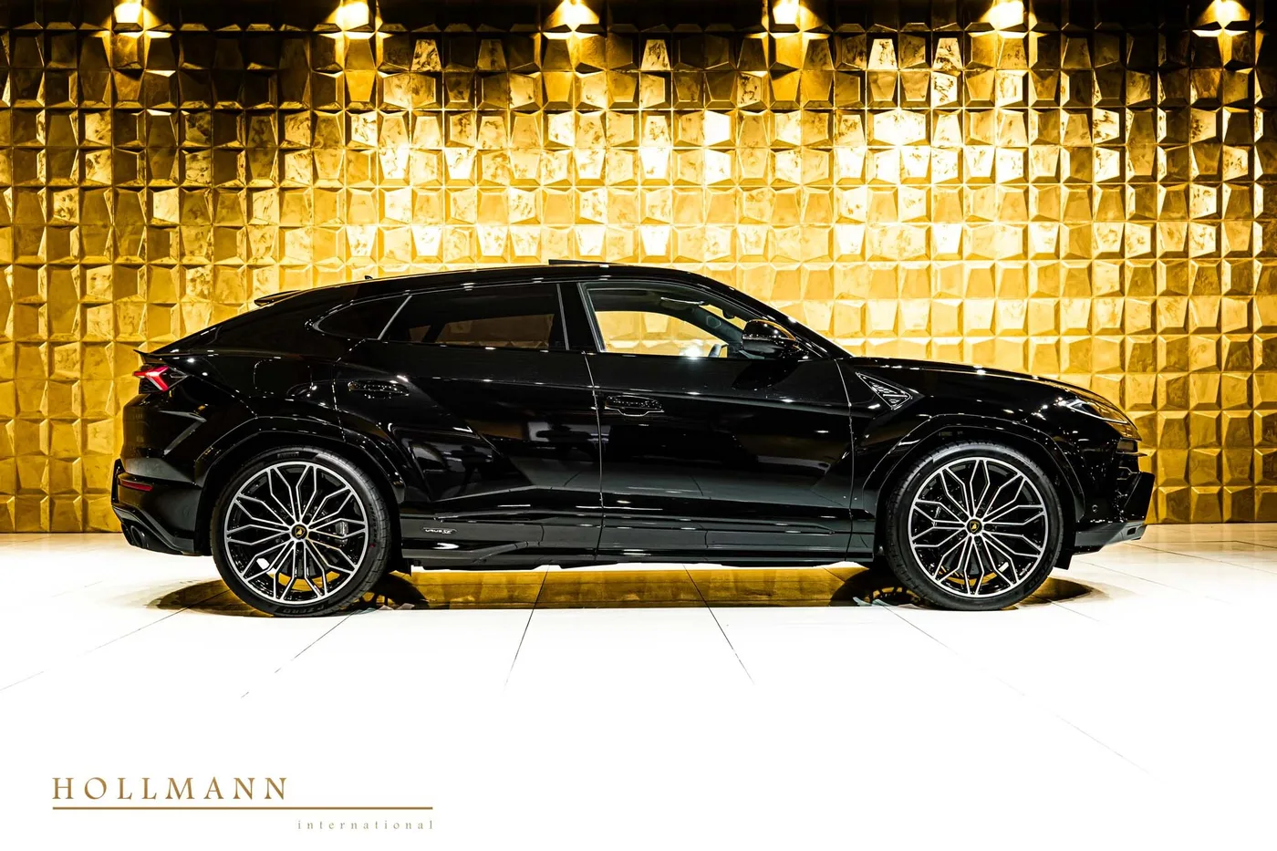 Lamborghini Urus SE angeboten von einem Fachhändler in Stuhr, Deutschland, Foto 4 von 8