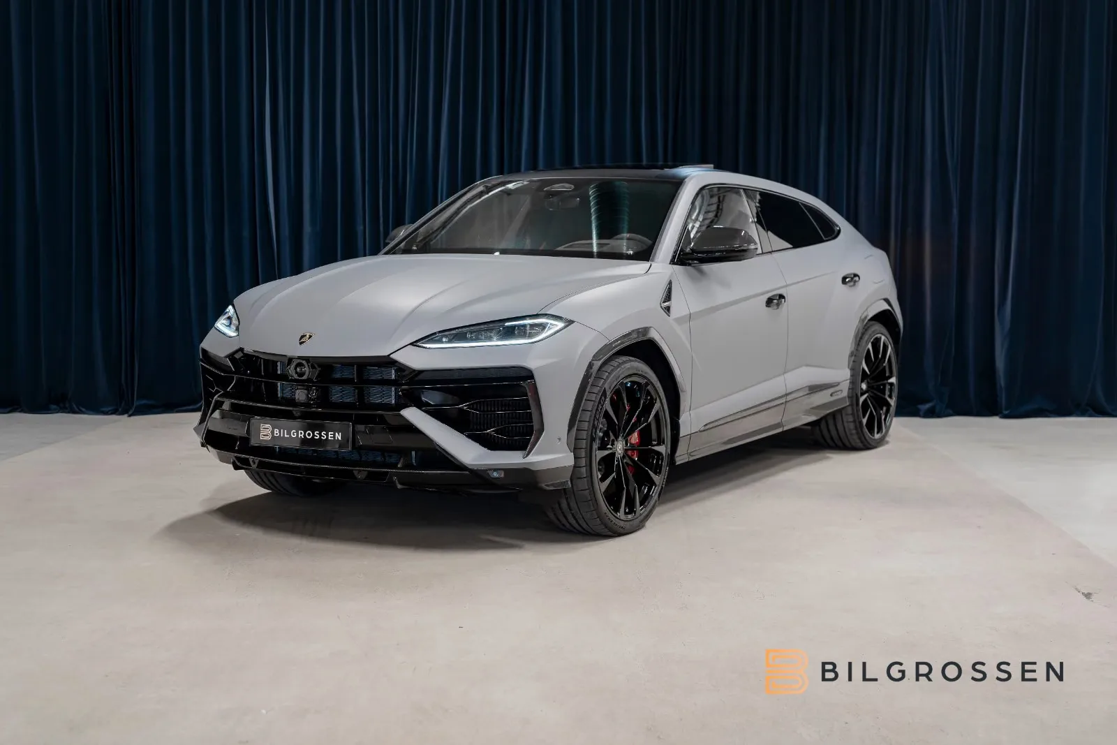 Lamborghini Urus SE proposée par un concessionnaire spécialisé à Täby, Suède, photo principale