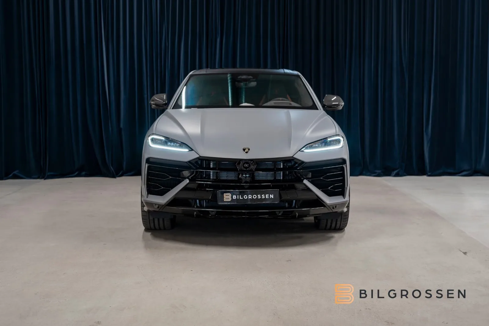 Lamborghini Urus SE, 8/23
