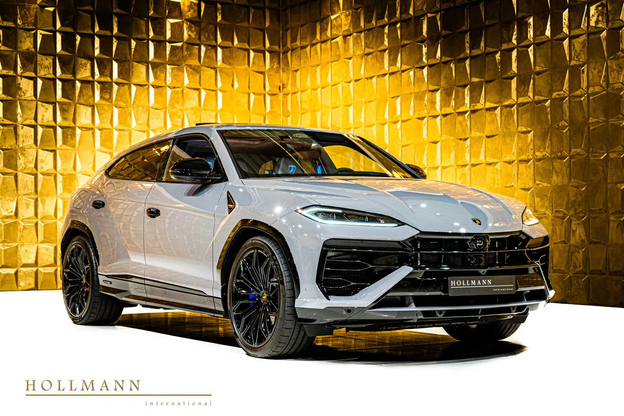 Lamborghini Urus SE proposée par un concessionnaire spécialisé à Stuhr, Allemagne, photo principale