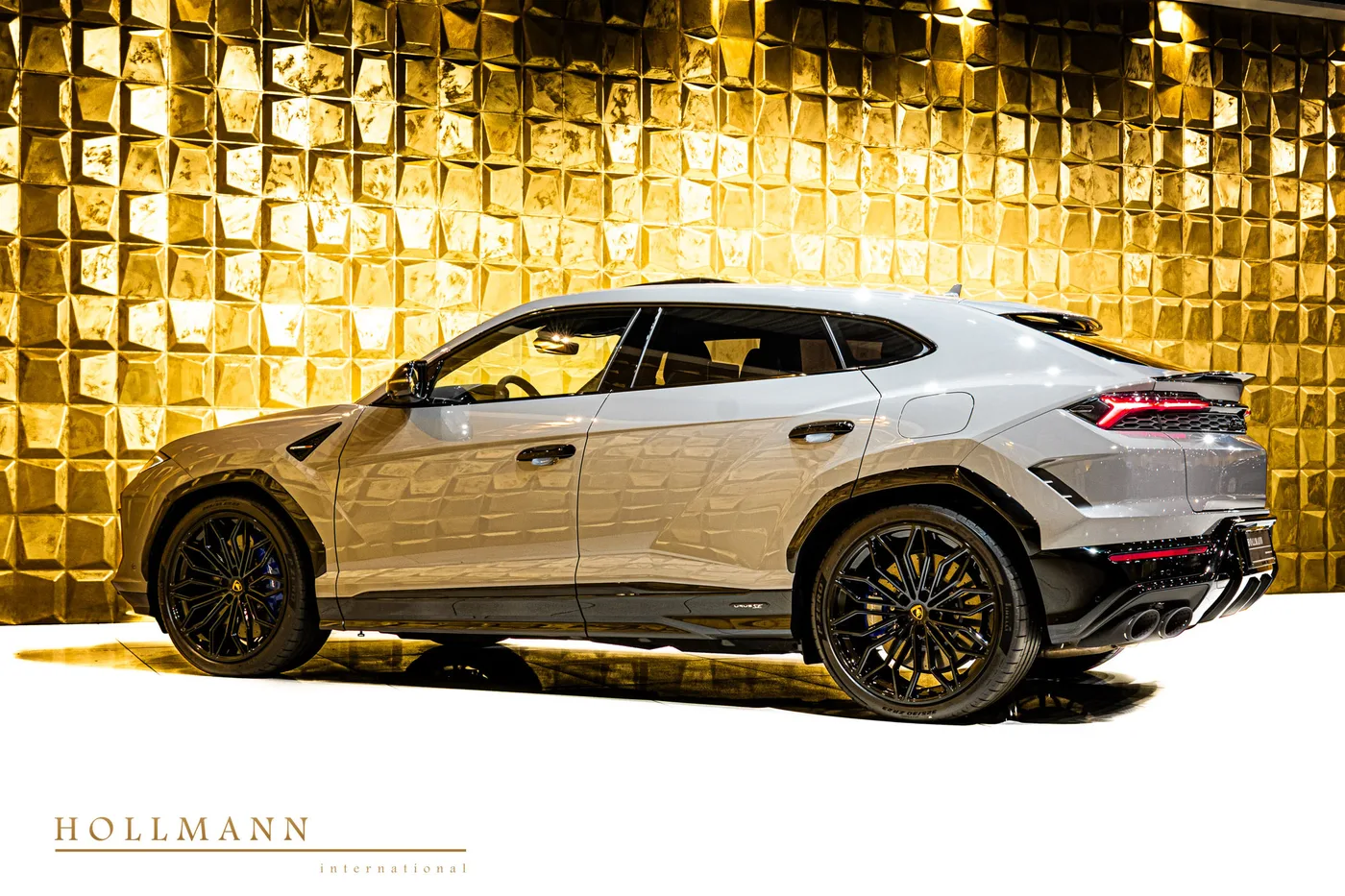 Lamborghini Urus SE proposée par un concessionnaire spécialisé à Stuhr, Allemagne, photo 4 sur 25