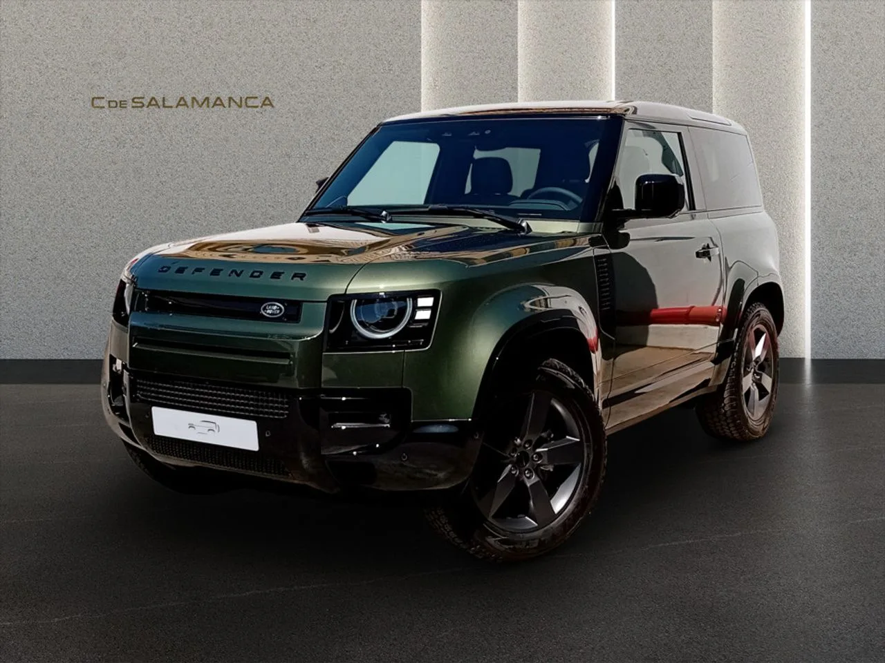 Land Rover Defender angeboten von einem Fachhändler in Marbella, Hauptfoto
