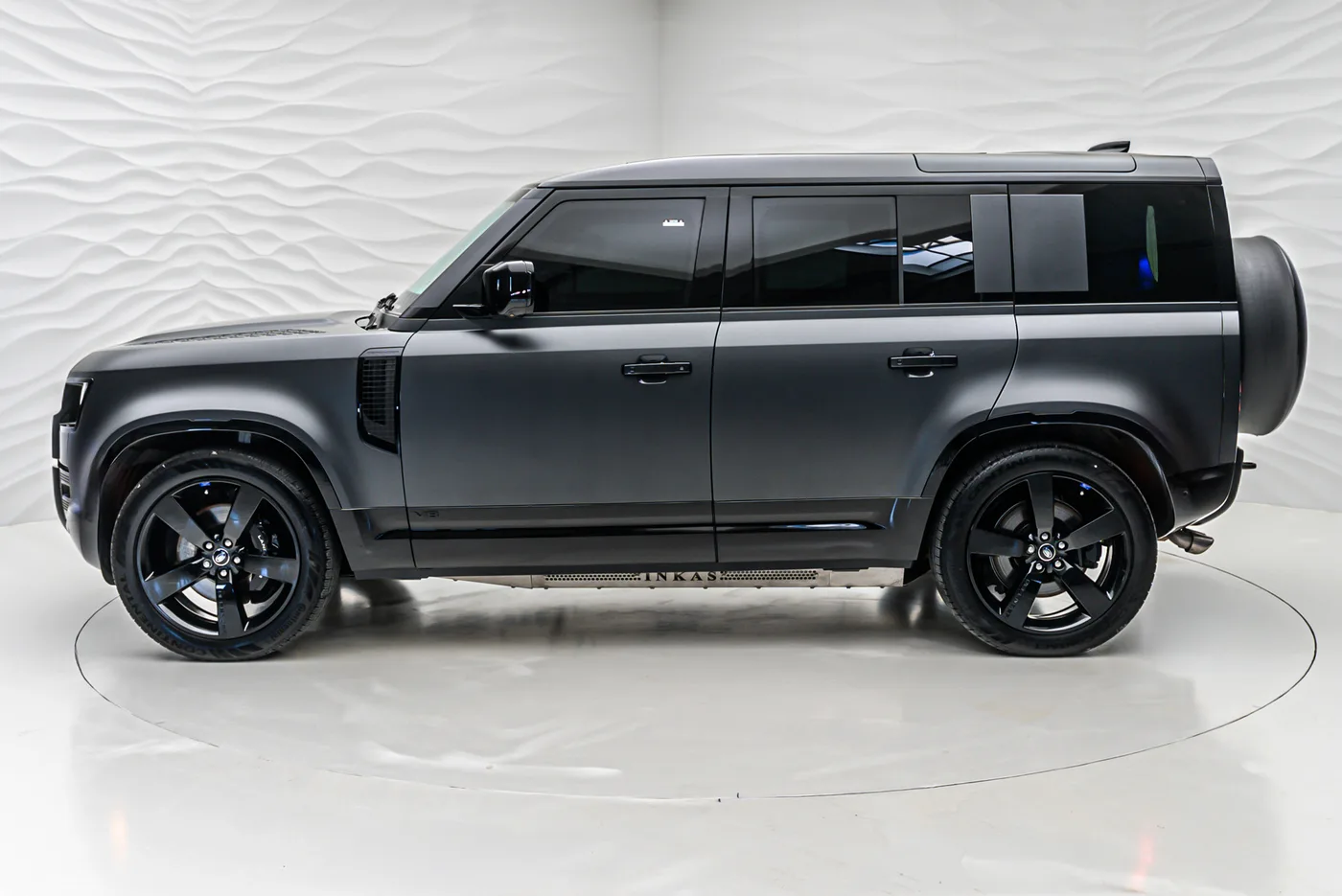 Land Rover Defender X, D300, armoured B6 offered by a specialist dealer in Sengenthal, Germany, photo 3 of 10