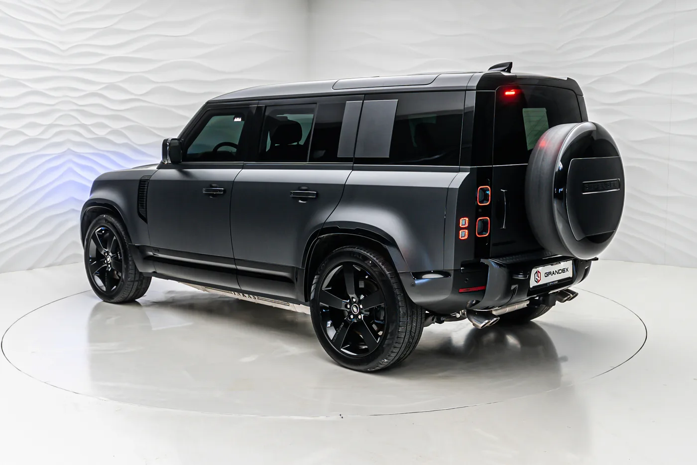 Land Rover Defender X, D300, armoured B6 offered by a specialist dealer in Sengenthal, Germany, photo 4 of 10