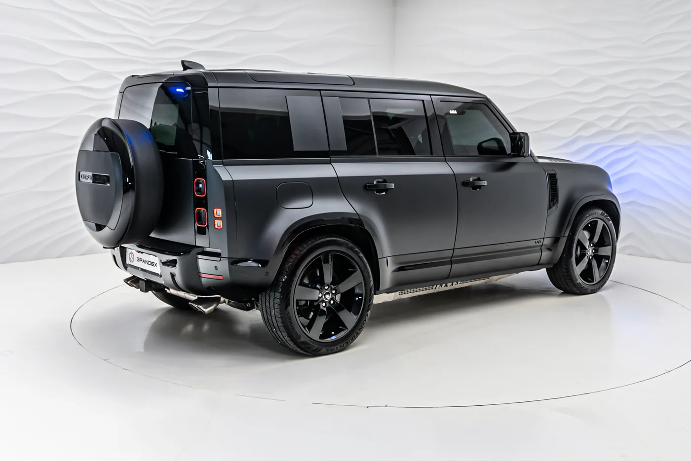 Land Rover Defender X, D300, armoured B6 offered by a specialist dealer in Sengenthal, Germany, photo 6 of 10