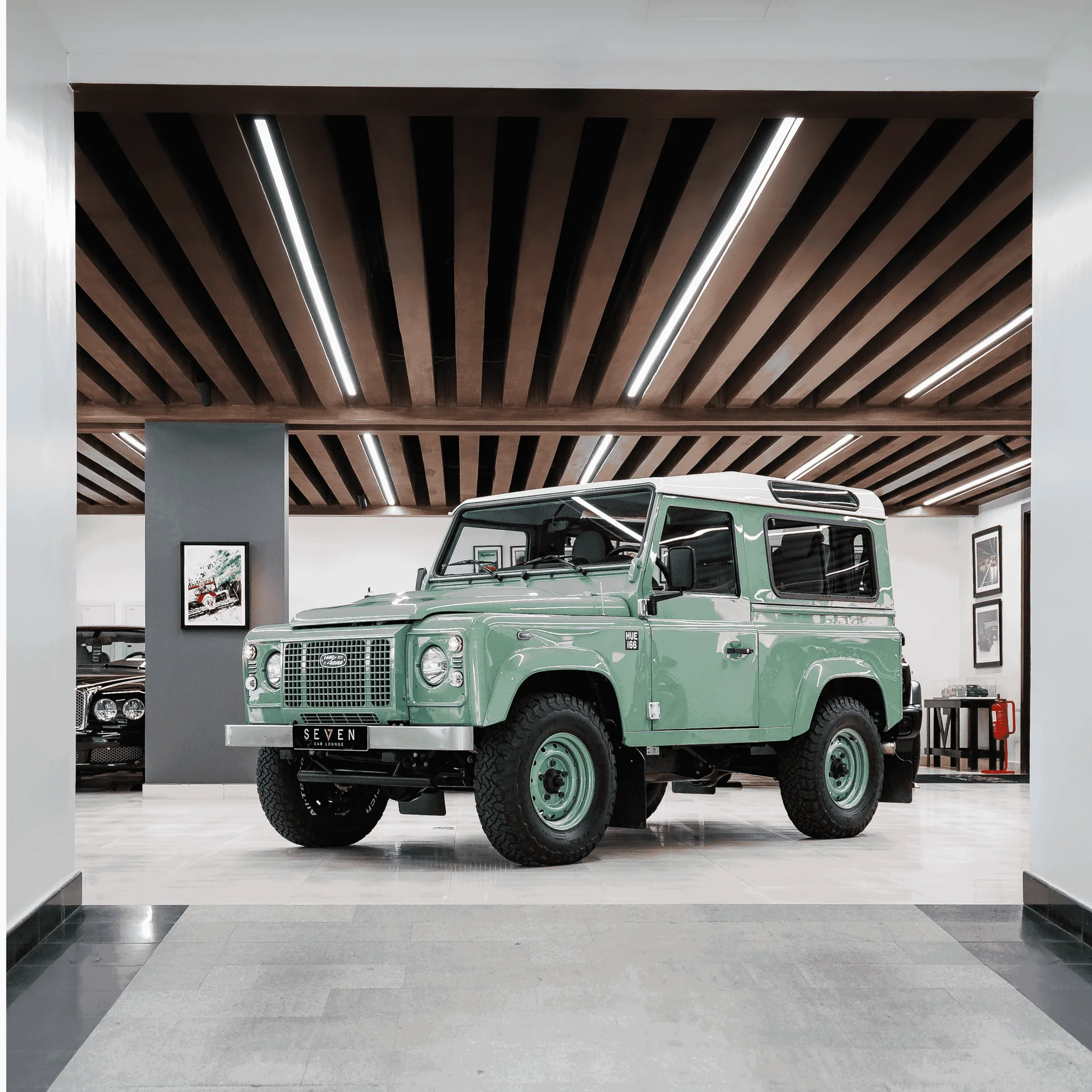 Land Rover Defender Heritage angeboten von einem Supersportwagenhändler in Riyadh, Saudi-Arabien, Hauptfoto