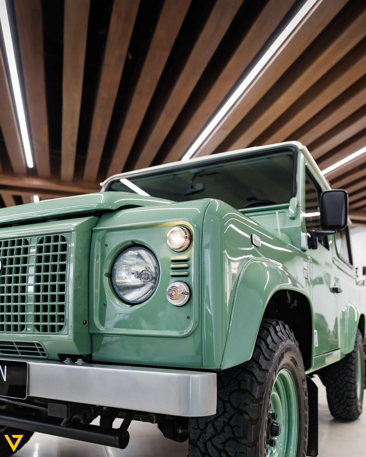 Land Rover Defender Heritage offered by a supercar dealer in Riyadh, Saudi Arabia, photo 5 of 16