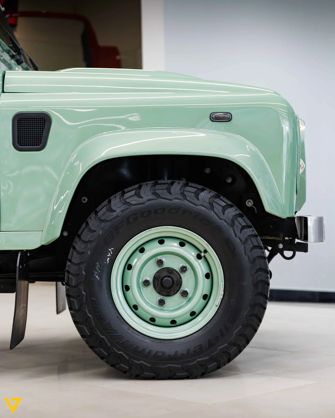 Land Rover Defender Heritage offered by a supercar dealer in Riyadh, Saudi Arabia, photo 14 of 16