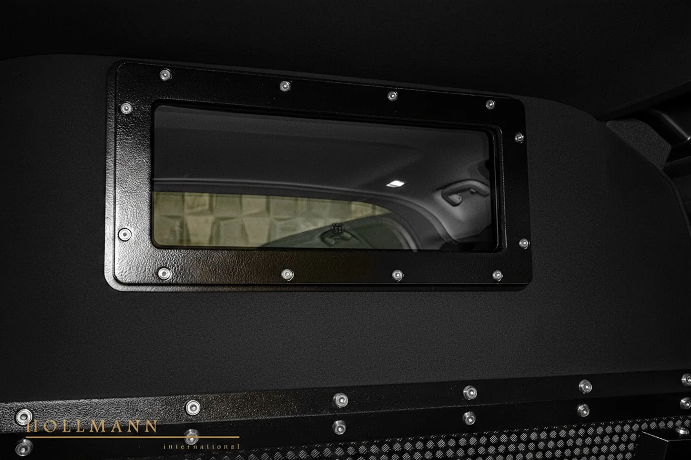 Land Rover Defender 110 X, P425 V8, armoured proposée par un concessionnaire spécialisé à Stuhr, Allemagne, photo 6 sur 8