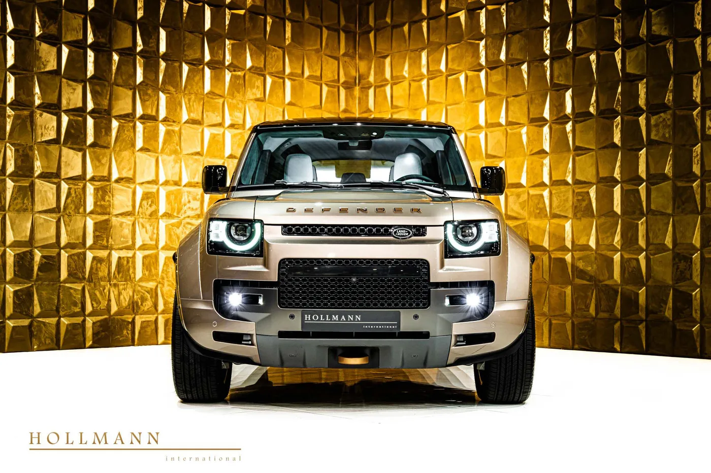 Land Rover Defender OCTA P635 sold by a specialist dealer in Stuhr, Germany, photo 6 of 8