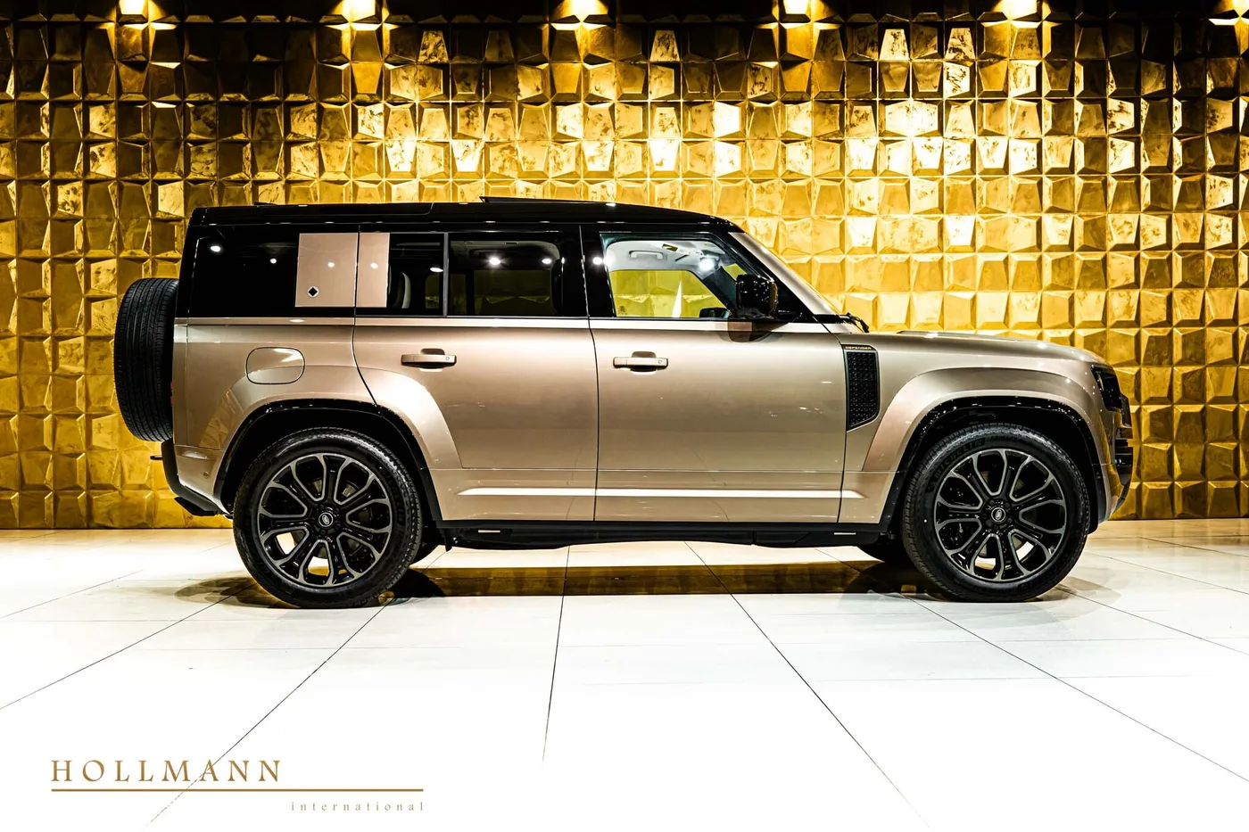 Land Rover Defender OCTA P635 sold by a specialist dealer in Stuhr, Germany, photo 8 of 8