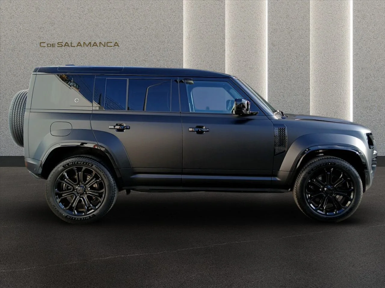 Land Rover Defender OCTA Black, 4/22