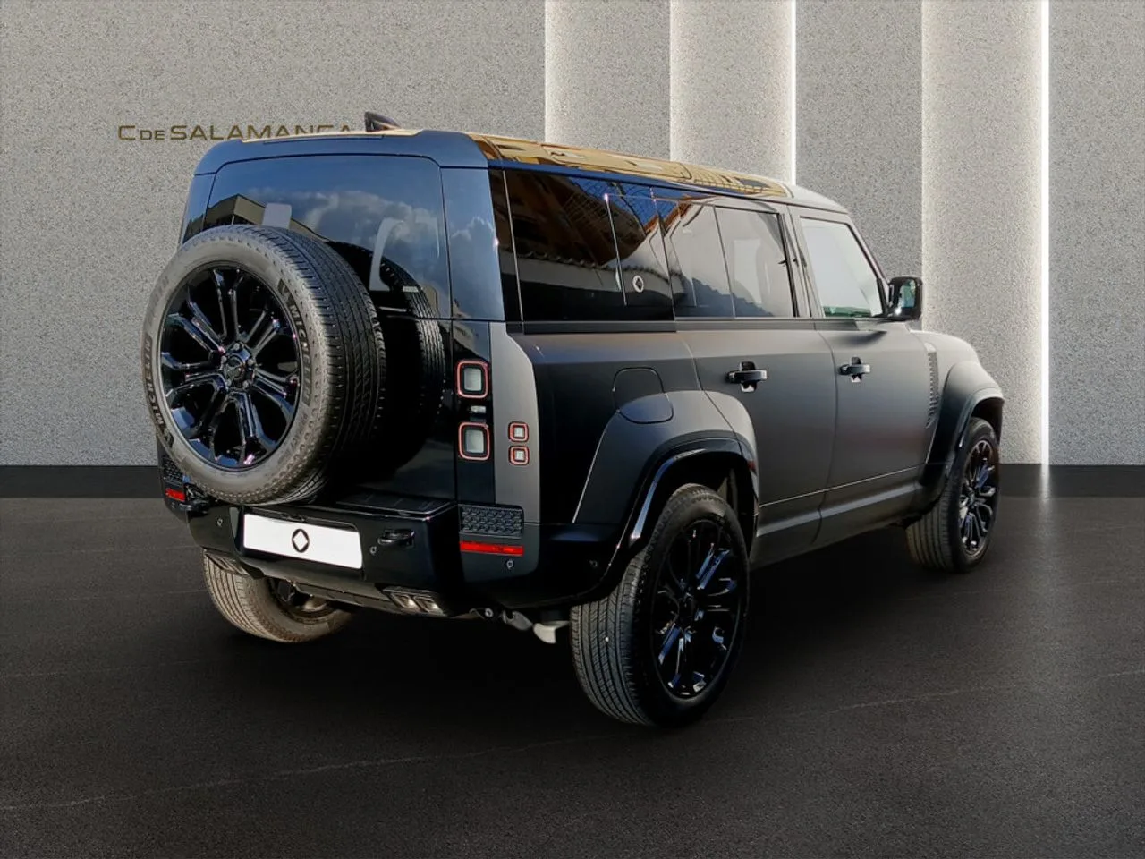 Land Rover Defender OCTA Black, 5/22