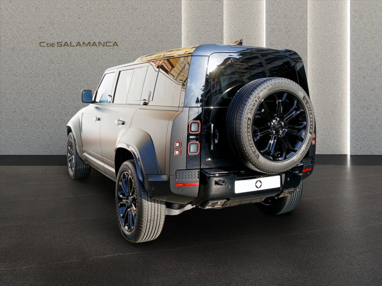 Land Rover Defender OCTA Black, 7/22