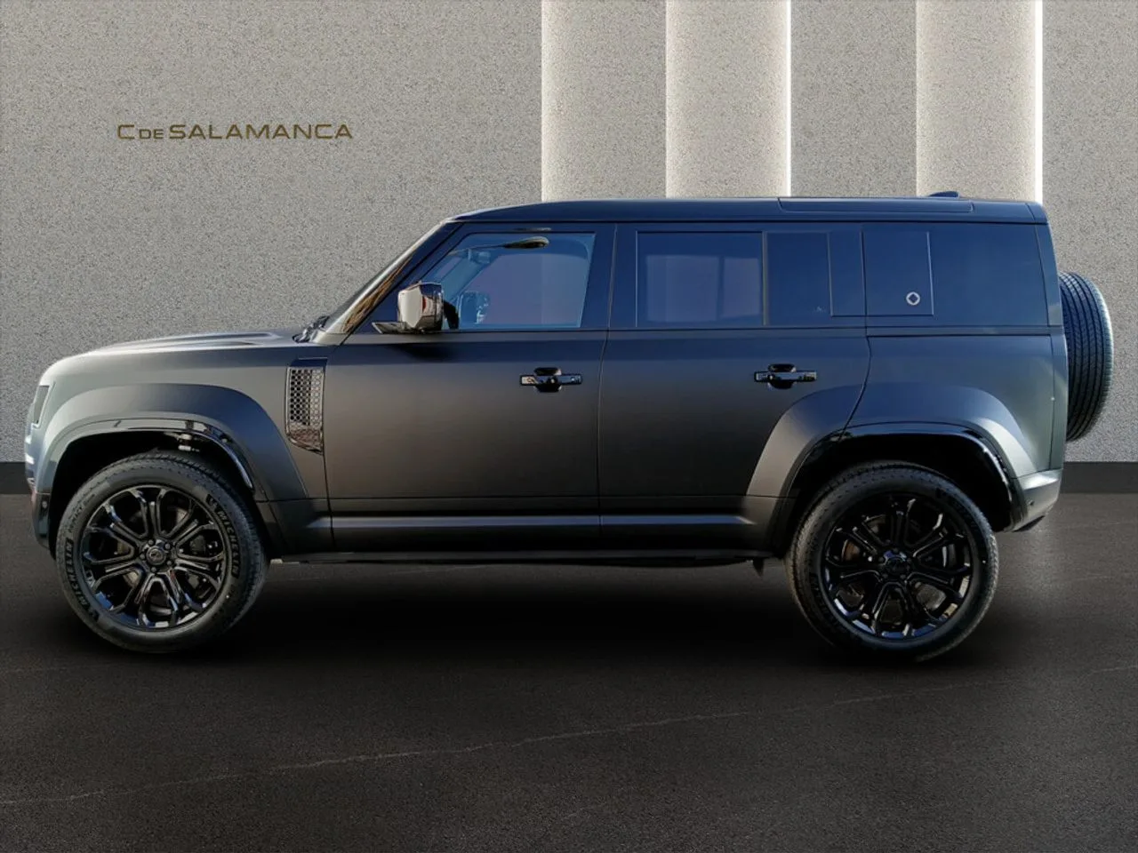 Land Rover Defender OCTA Black, 8/22