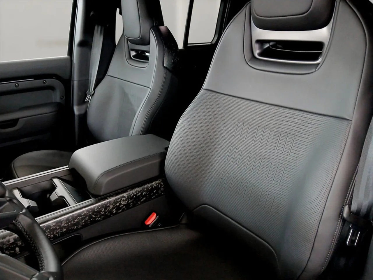 Land Rover Defender OCTA Black, 16/22